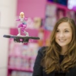 Dieses RC Hoverboard mit Barbie-Figur ist nicht von dieser Welt - denn es kann richtig fliegen | Copyright: Spielwarenmesse eG / Alex Schelbert
