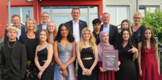 Puzzeliger Abschied von der Mittelschule Altenstadt/WN – Absolventen erhalten Geschenk von puzzleYOU