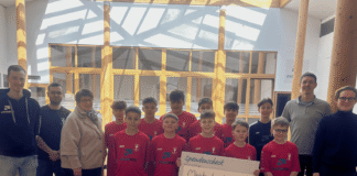 Unser Puzzleteil für ein starkes Team: Neue Trikots für die Ministranten Altenstadt